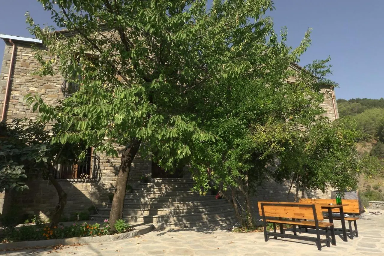 Pensión Chri Chri Guesthouse Përmet